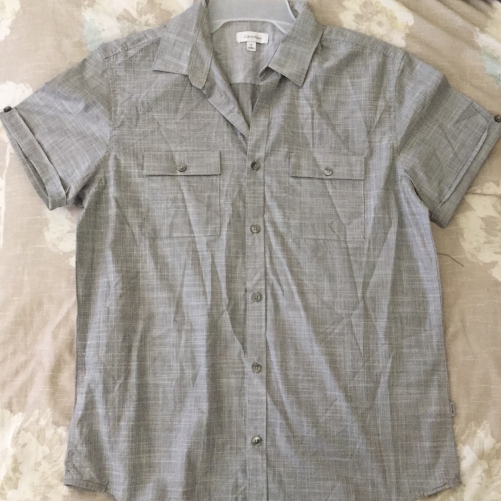 NEW! Men’s Calvin Klein shirt